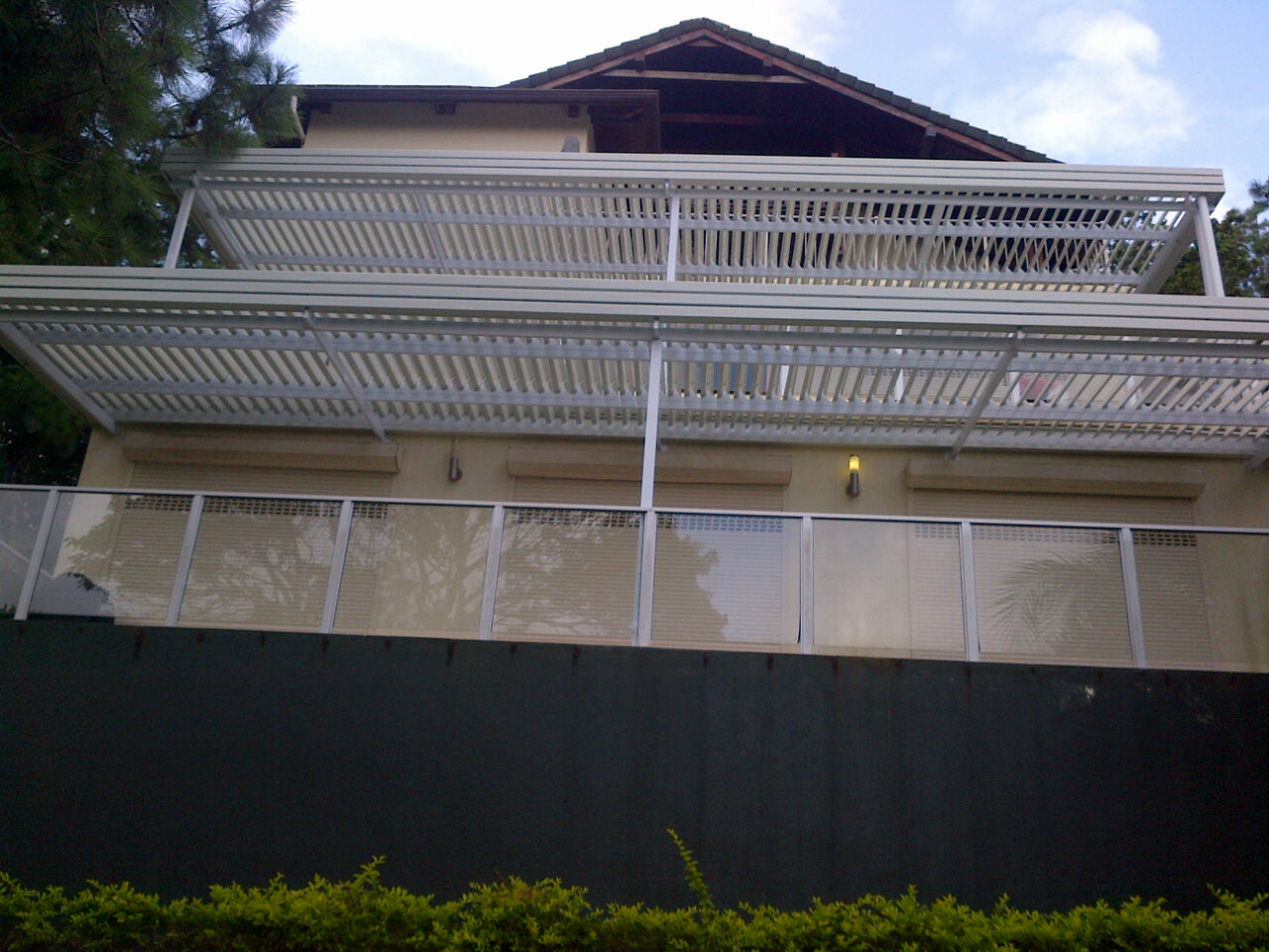 Adjustable (Fully open)